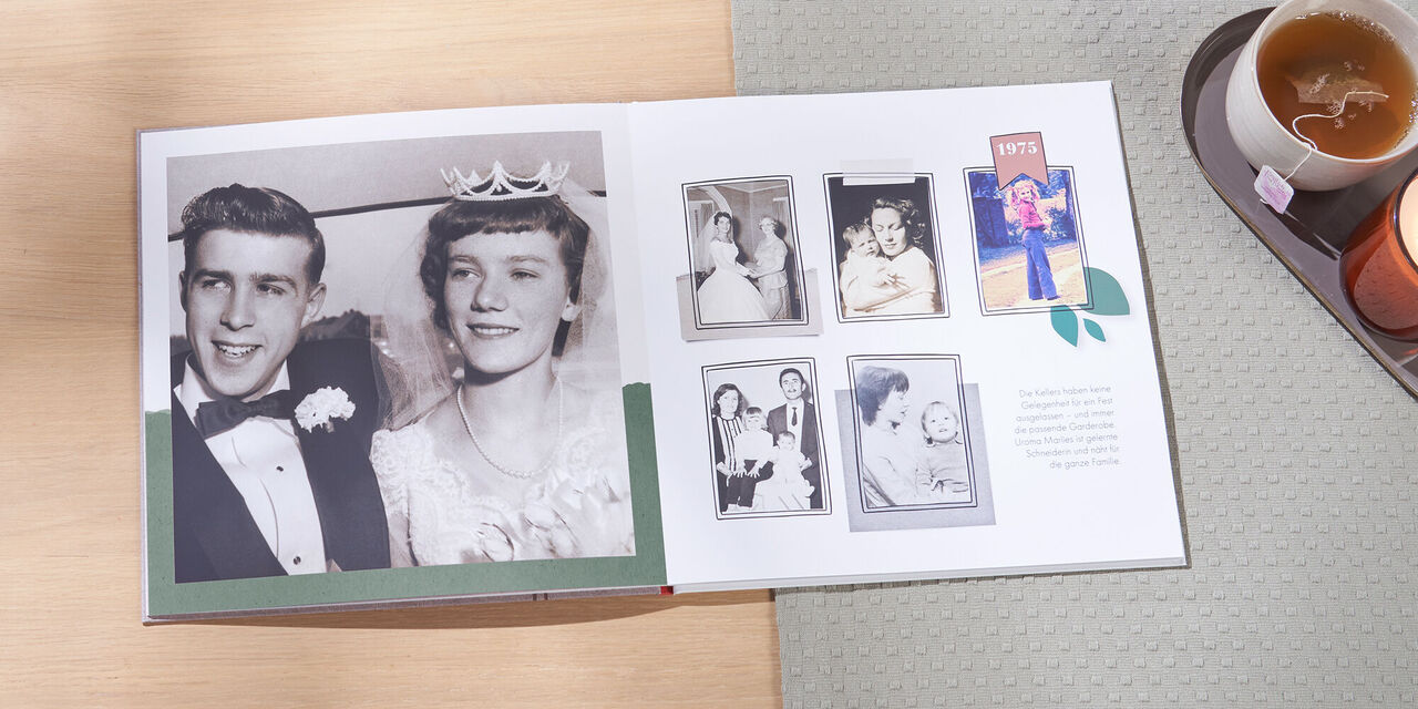 Zu sehen ist eine Doppelseite eines CEWE FOTOBUCH. Links erstreckt sich über die gesamte Seite ein altes Schwarzweissfoto eines Hochzeitspaares. Rechts sind mehrere Schwarzweissbilder von Familienmitgliedern aus dem Jahr 1975 angeordnet.